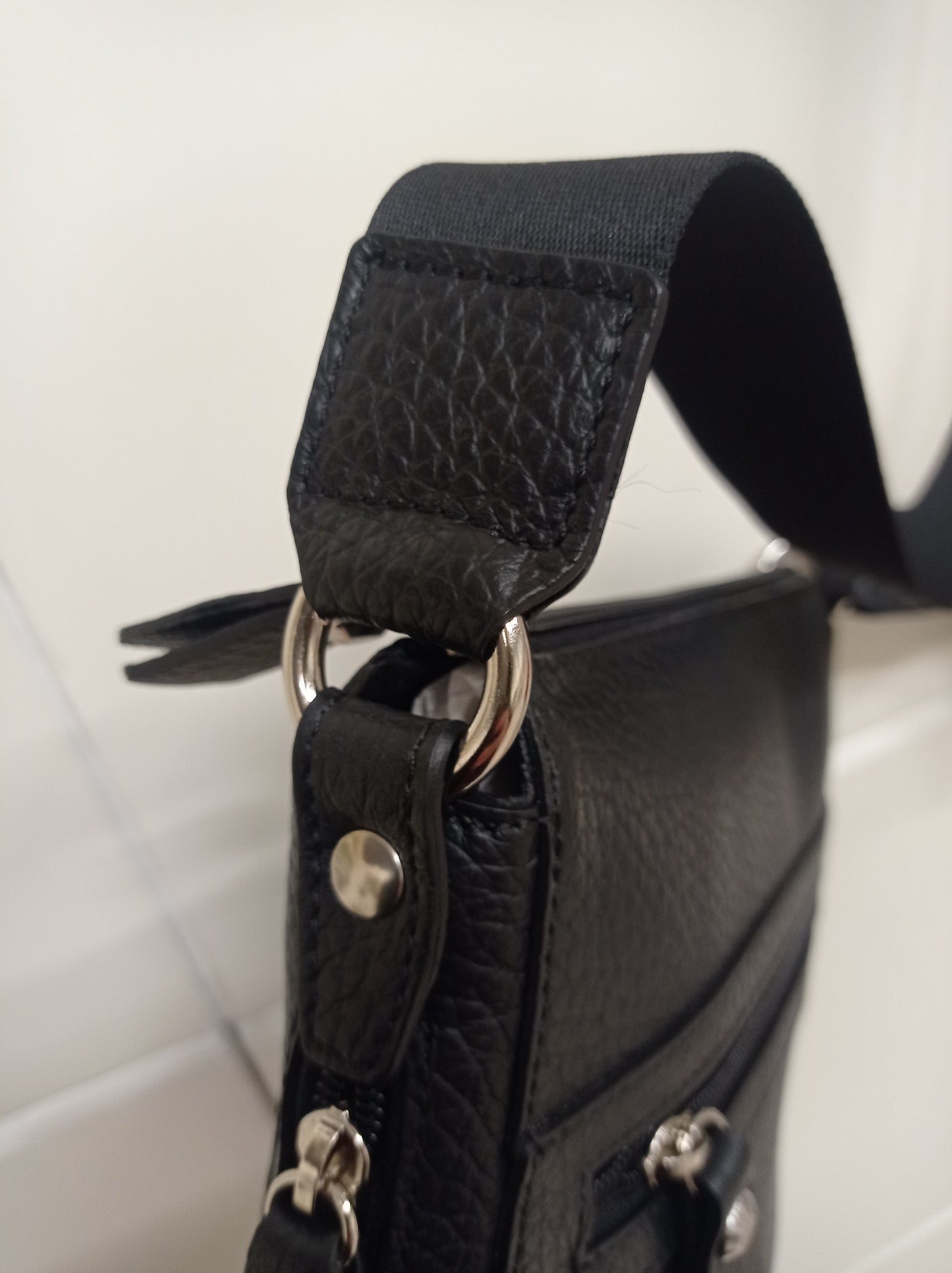 Art. 2102 nero dollar