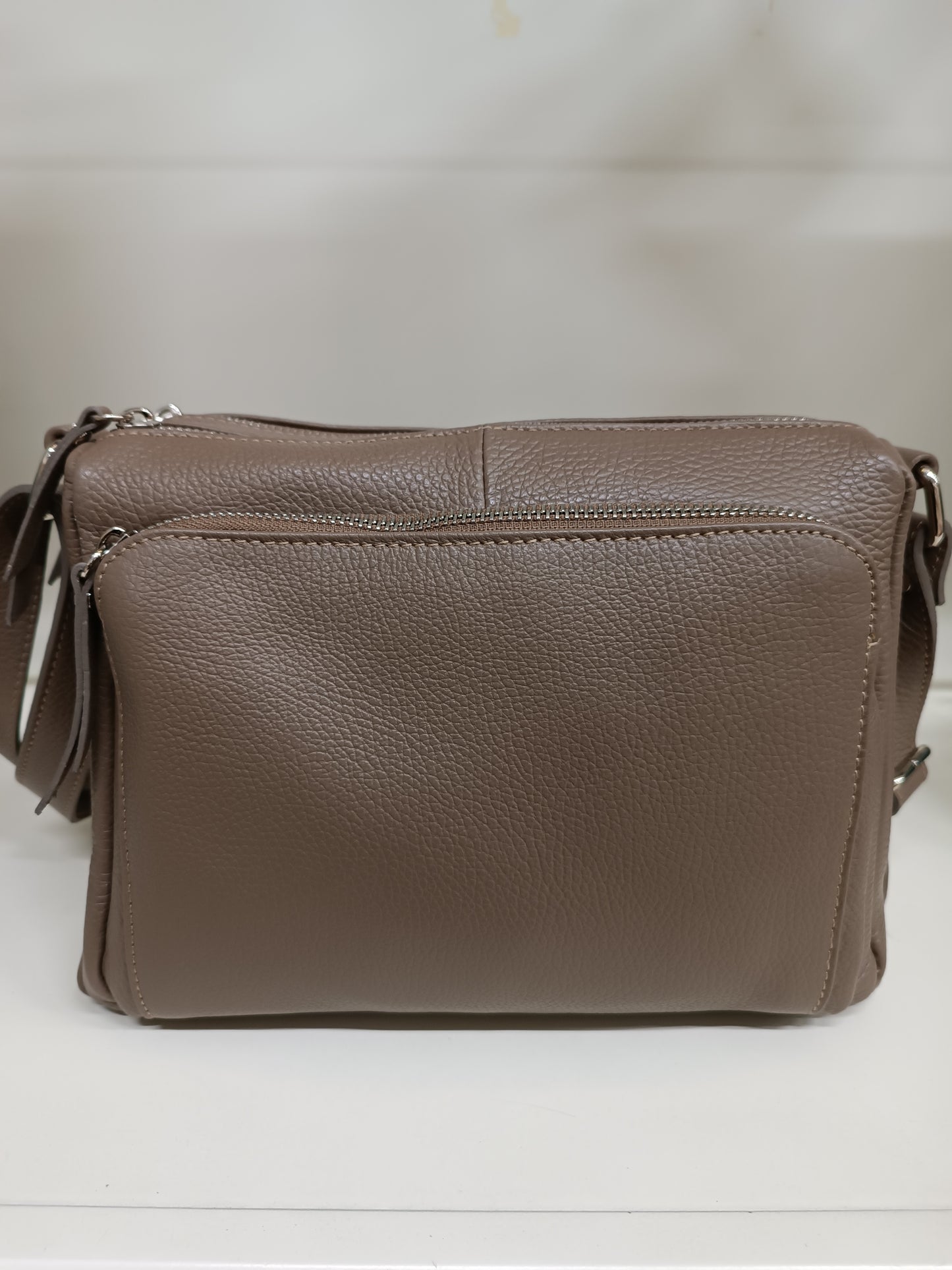 Art. 1045 taupe